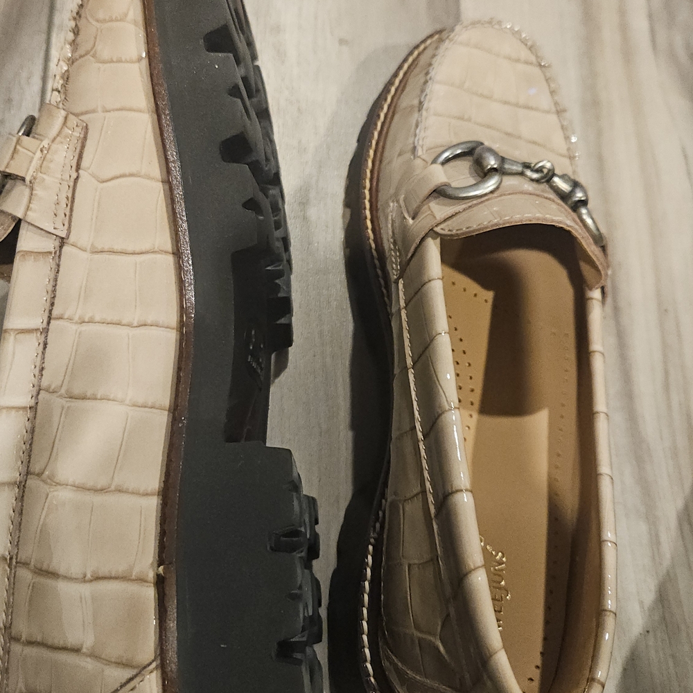 G.H. Bass & Co. Women's Cream Loafers - Picture 2 of 4